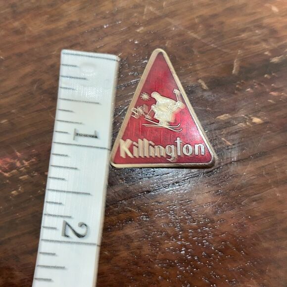 Vintage Red Killington Vermont Ski Winter Resort Mountain Button Pin Pinback - Picture 2 of 3